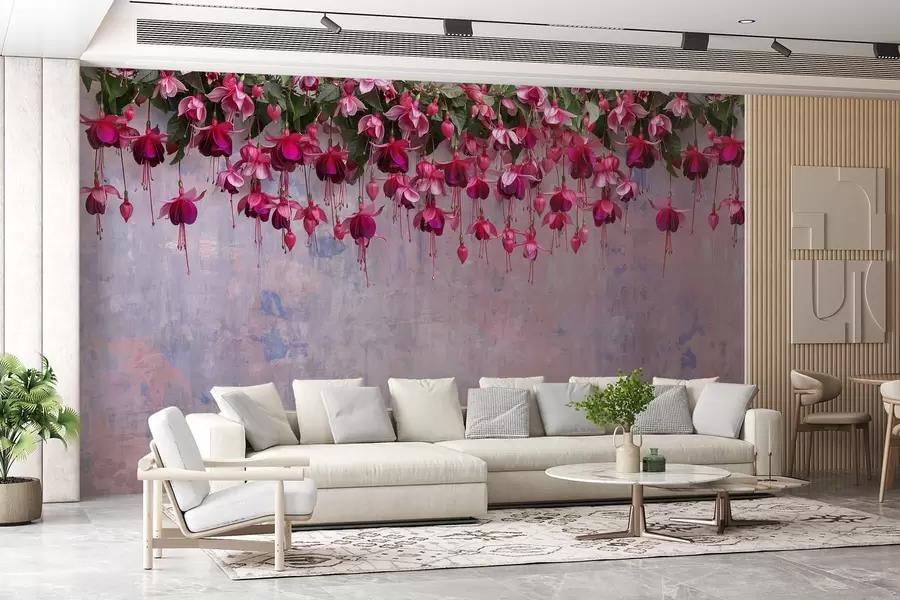 τοιχογραφίες Μεγάλα φούξια λουλούδια που κρέμονται από ψηλά στο φόντο ενός ρετρό τοίχου με απομίμηση γδαρσίματος w02132