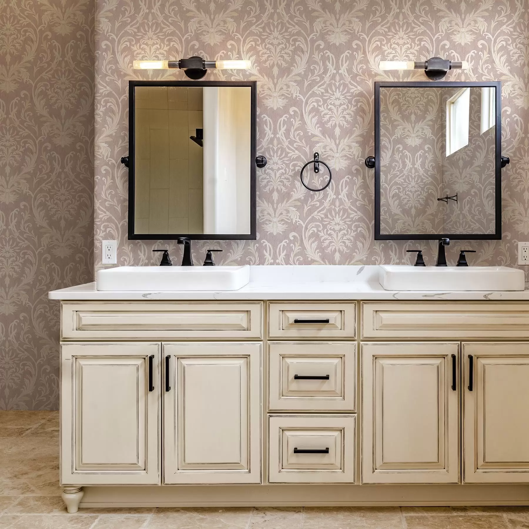 τοιχογραφίες Κλασικό damask σε ροζ φόντο, μπαρόκ μοτίβο a00227