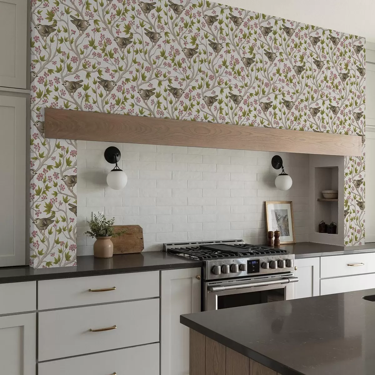 Ταπετσαρία Πουλιά σε κλαδιά με φύλλα και μούρα σε λευκό φόντο a00283 Ταπετσαρία Πουλιά σε κλαδιά με φύλλα και μούρα σε λευκό φόντο a00283