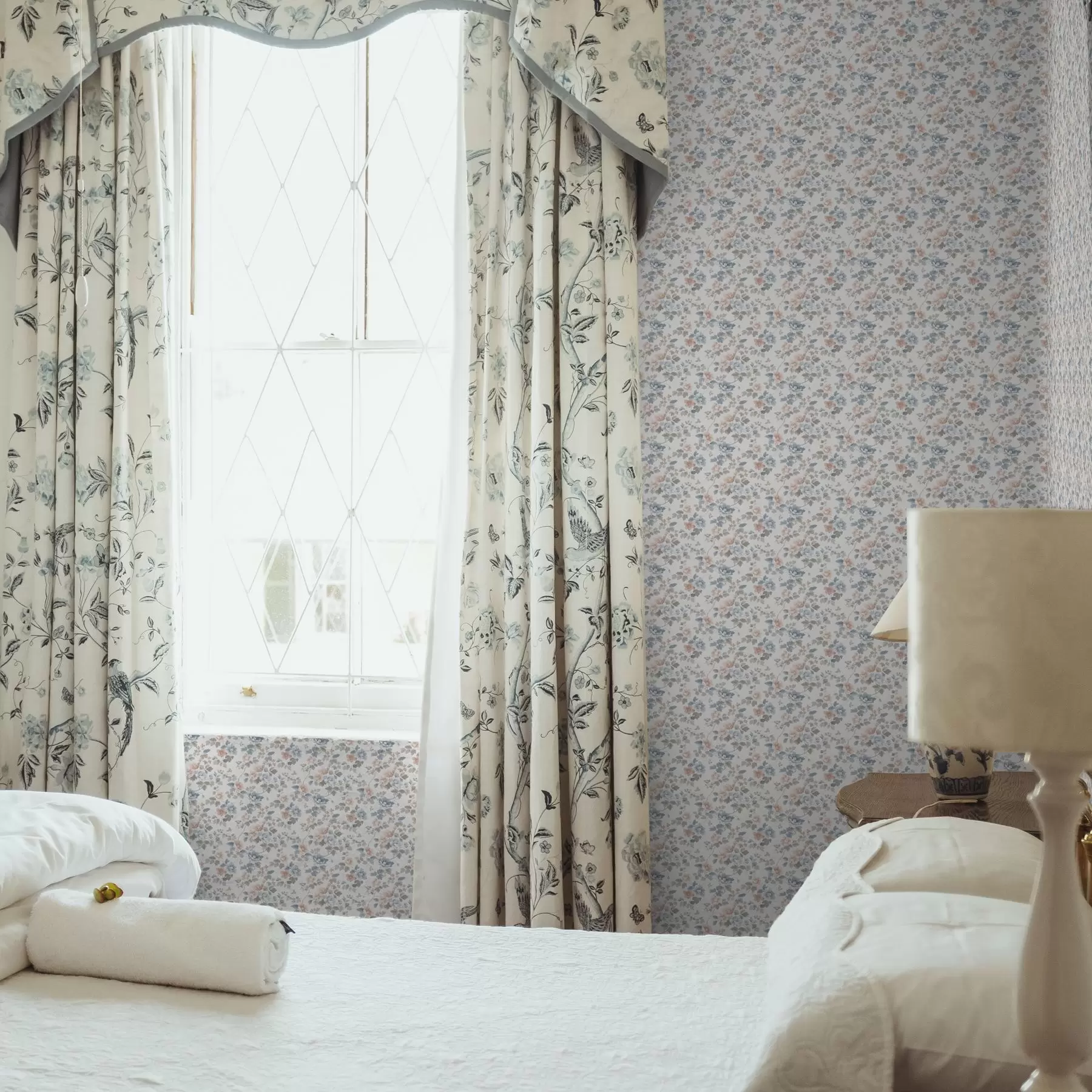 τοιχογραφίες Μικρό φυτικό στολίδι σε μπλε και κοραλλί αποχρώσεις a00347