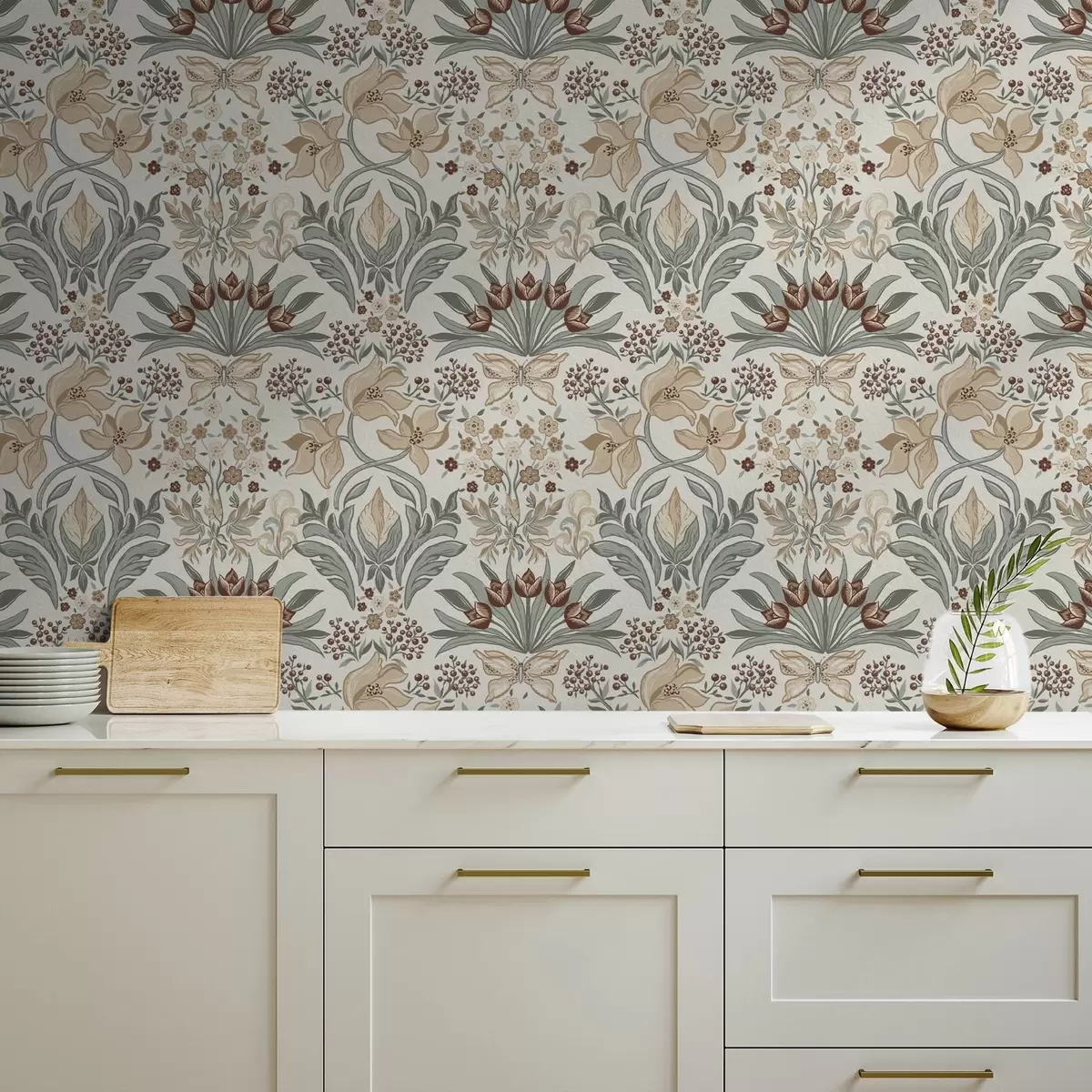 Ταπετσαρία Διακοσμητικά κρίνα και μια πεταλούδα σε κρεμ φόντο a00500