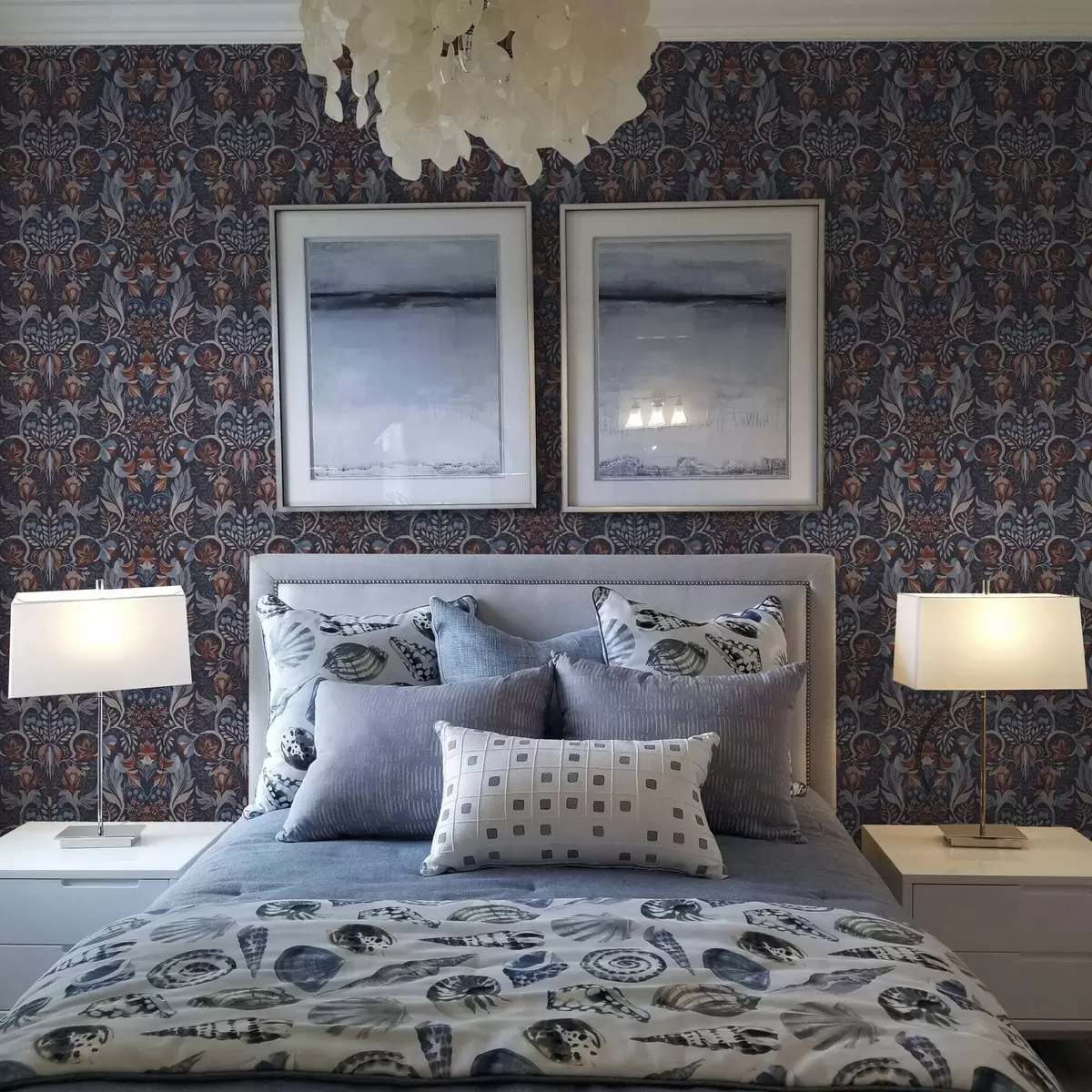 Ταπετσαρία Λουλούδια και πουλιά σε σκούρο μπλε φόντο a00502