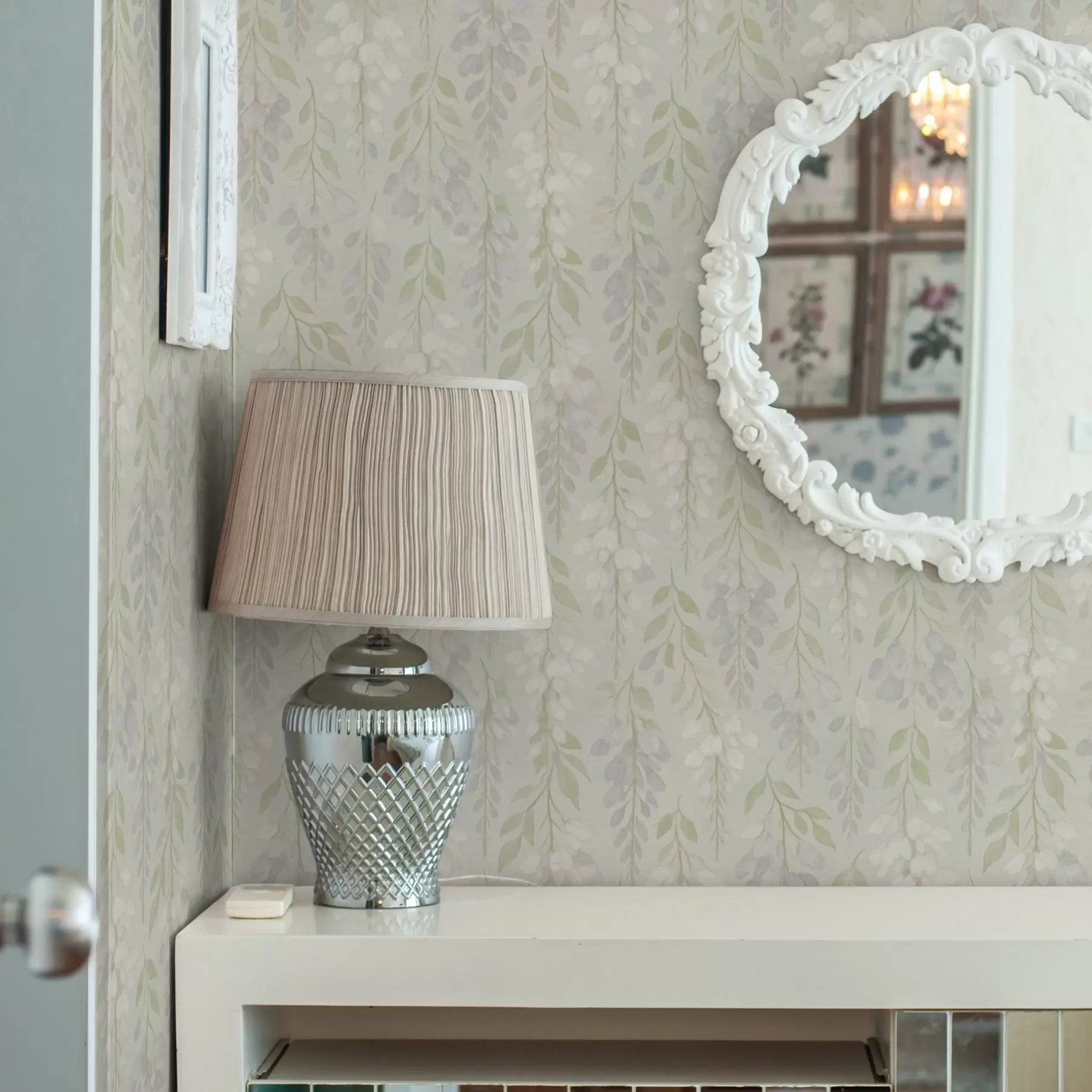 τοιχογραφίες Λεβάντα και γλυκίνη σε φόντο πράσινου μέντας a00593