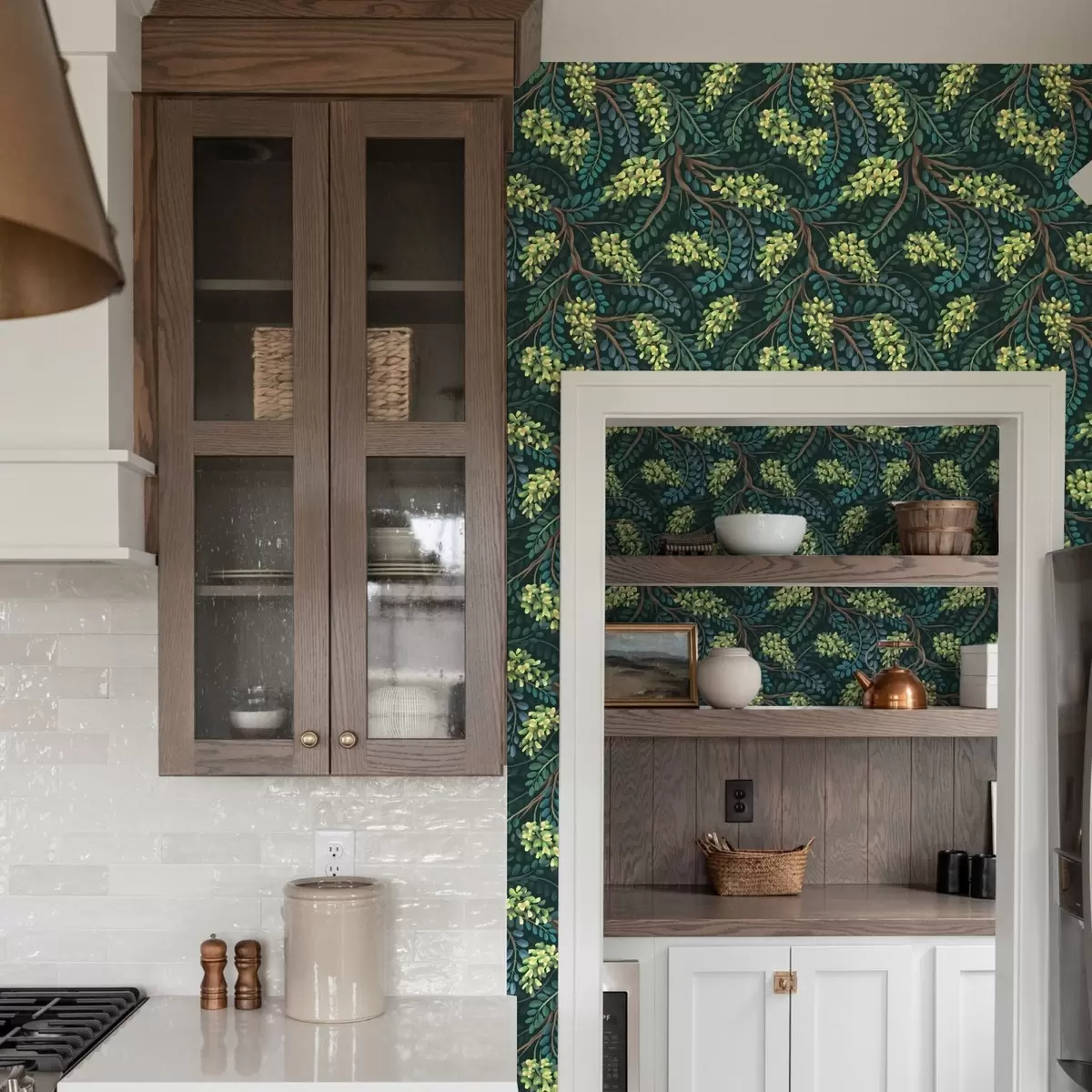 Ταπετσαρία Κλαδιά με πρασινωπές ταξιανθίες σε σκούρο φόντο a00786 Ταπετσαρία Κλαδιά με πρασινωπές ταξιανθίες σε σκούρο φόντο a00786