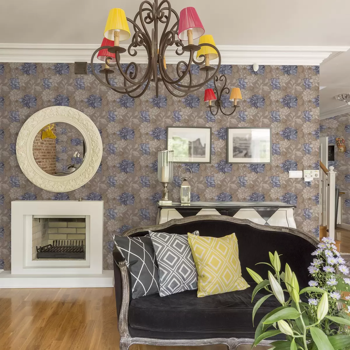 Ταπετσαρία Κρέμα και μπλε λουλούδια σε ζεστό μπεζ φόντο a00634v1