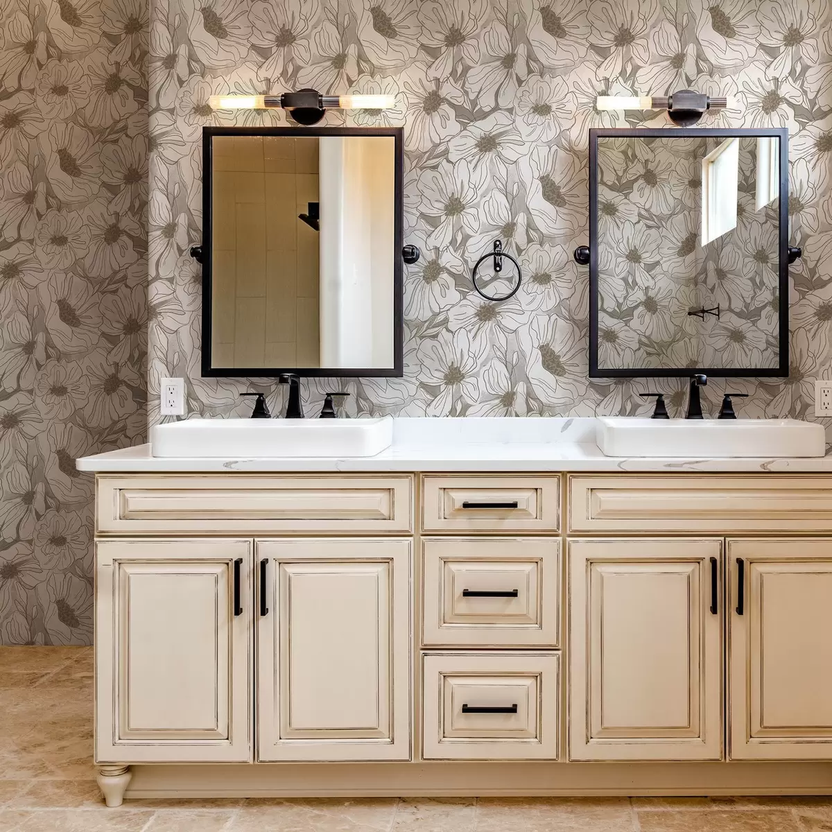 Ταπετσαρία Γραμμικά λουλούδια σε μονοχρωματική παλέτα μπεζ-γκρι a00636