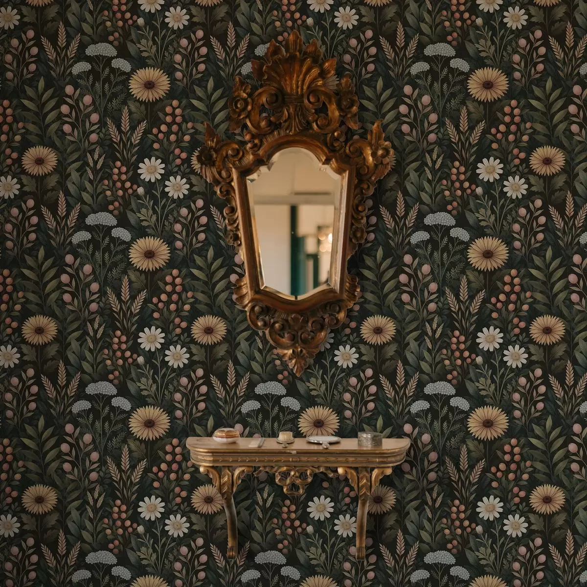 Ταπετσαρία Άγρια λουλούδια και μούρα σε σκούρο φόντο, φυσικό διακοσμητικό στοιχείο a00707