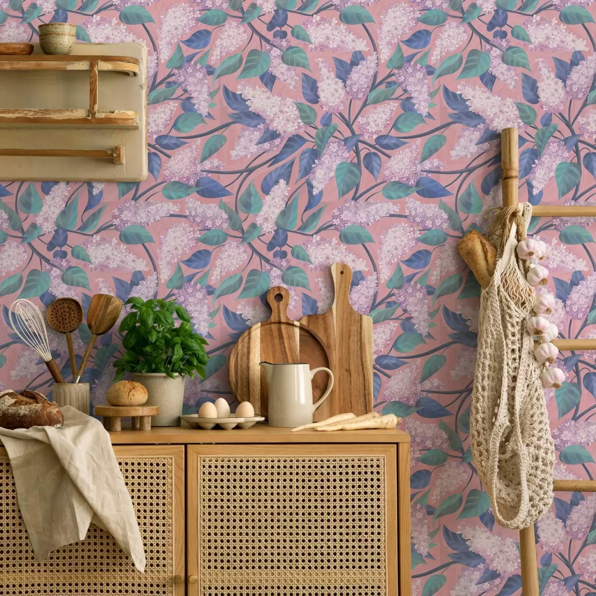 Ταπετσαρία Λεπτά λιλά λουλούδια σε ροζ φόντο, ανοιξιάτικη διάθεση a00797 Ταπετσαρία Λεπτά λιλά λουλούδια σε ροζ φόντο, ανοιξιάτικη διάθεση a00797