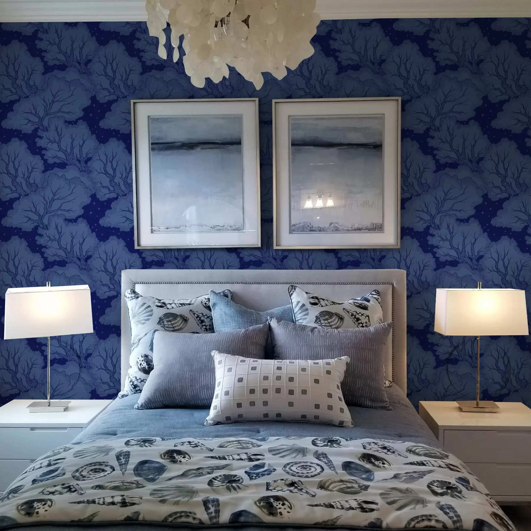 τοιχογραφίες Σιλουέτες δέντρων κάτω από ένα έναστρο ουρανό σε αποχρώσεις του μπλε a00798