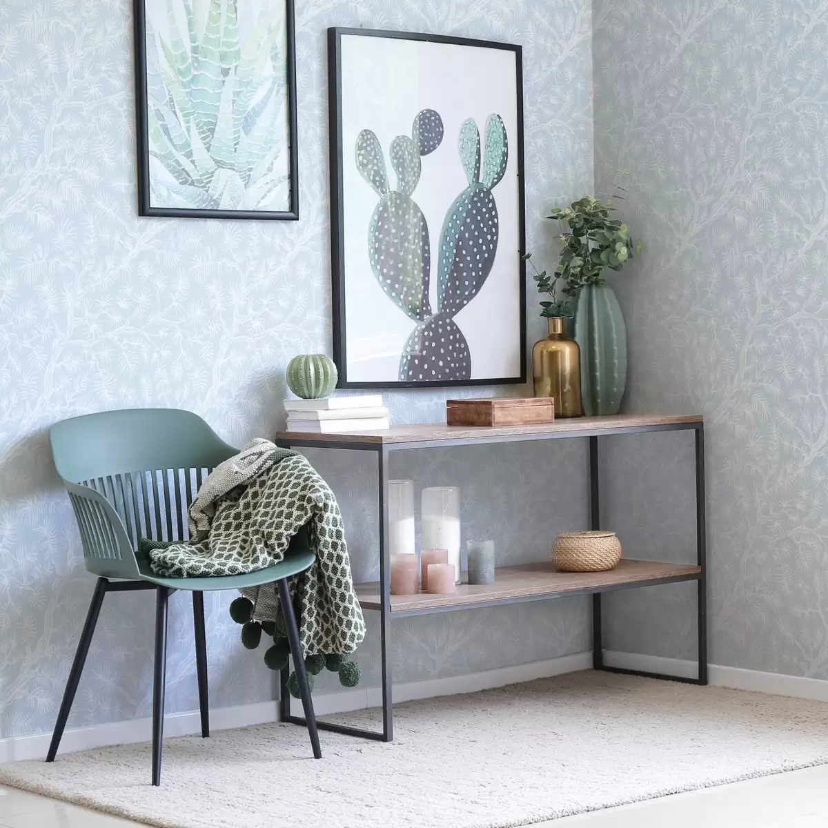 Ταπετσαρία Κλαδιά πεύκου σε ανοιχτούς τόνους σε μπλε φόντο a00838