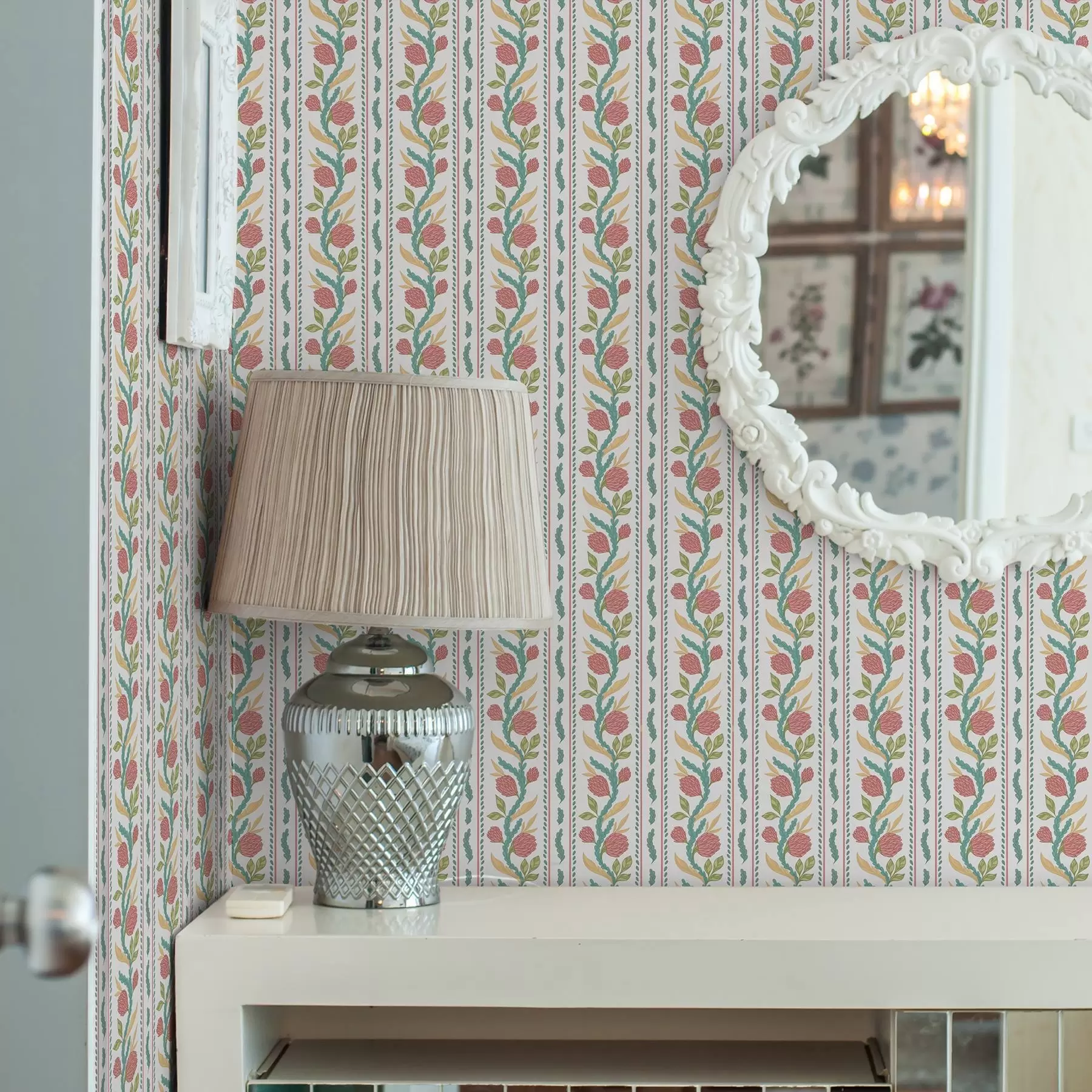 τοιχογραφίες Κάθετες ρίγες με κοραλλένια λουλούδια και τυρκουάζ φύλλα a00816