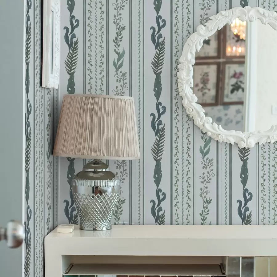 τοιχογραφίες Ρίγες με κλαδιά και μπούκλες σε δροσερό γαλάζιο χρώμα a00823v1