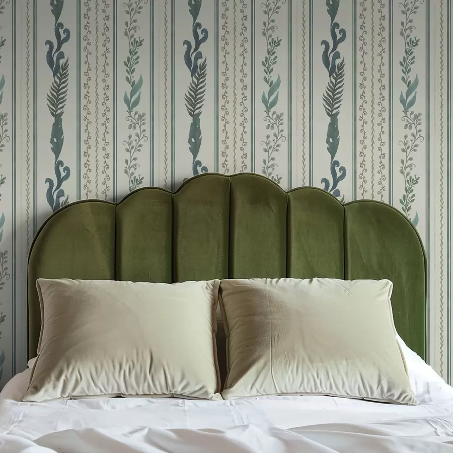 τοιχογραφίες Ρίγες με κλαδιά και μπούκλες σε ζεστό γαλακτώδες φόντο a00823v2