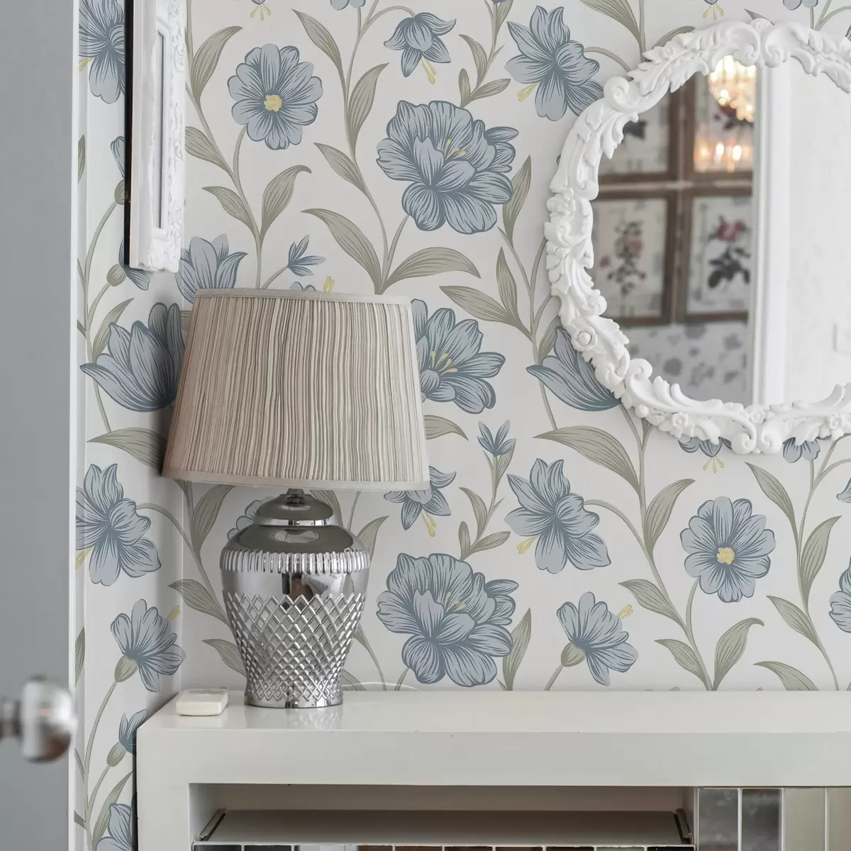 Ταπετσαρία Σκουριασμένα μπλε λουλούδια με φύλλα ελιάς σε λευκό φόντο a00780