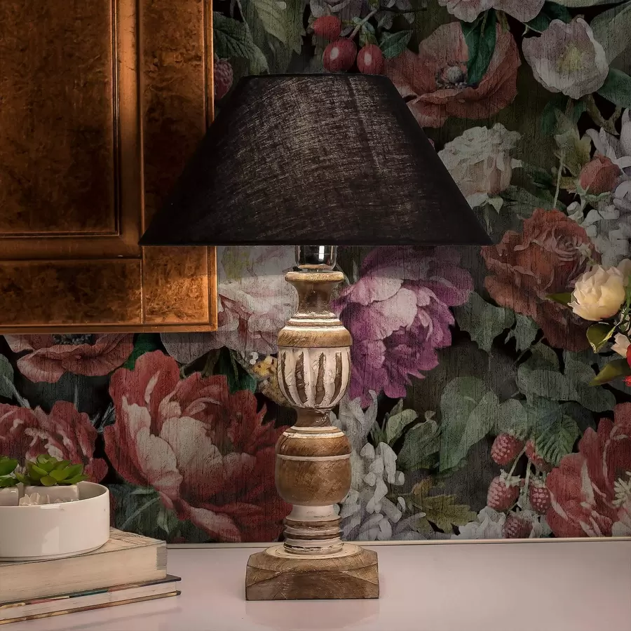 τοιχογραφίες Σκούρες δραματικές παιώνιες, μούρα και πεταλούδα σε μαύρο φόντο a00862