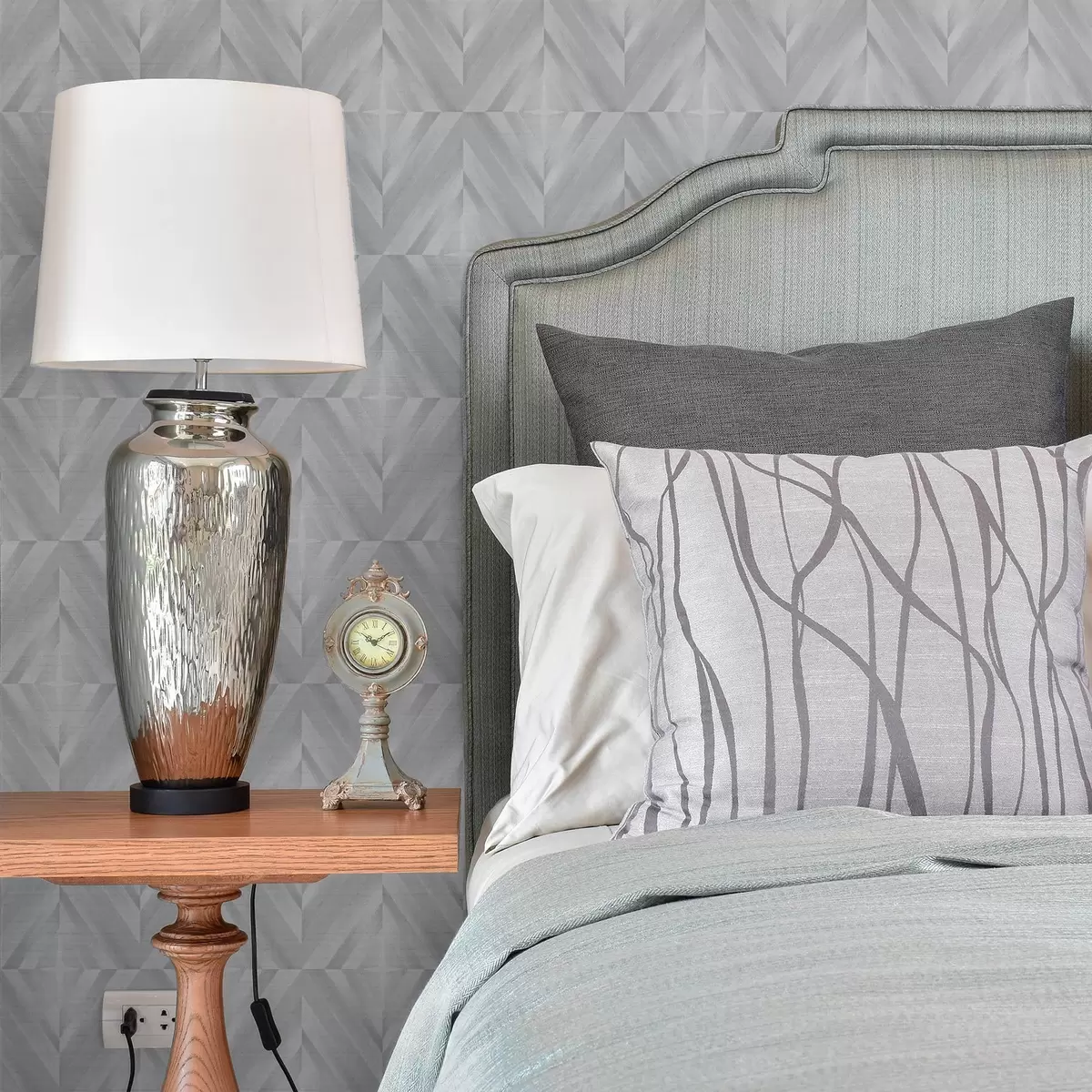 Ταπετσαρία Γεωμετρία γωνιακών πινελιών σε μια δροσερή γκρι-μπλε παλέτα a00983v2