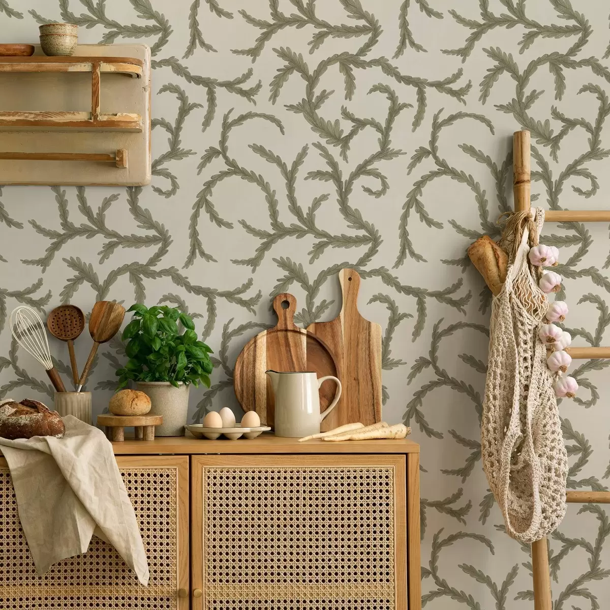 Ταπετσαρία Απαλά πράσινα κωνοφόρα σγουρά σε ανοιχτόχρωμο φόντο a00938