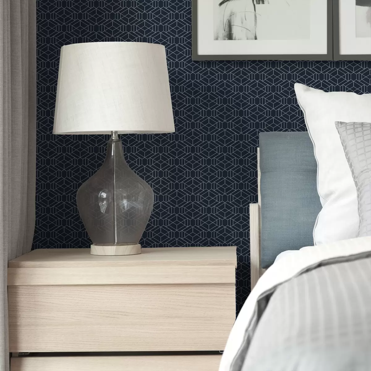 Ταπετσαρία Σκούρο μπλε γεωμετρικό πλέγμα από κύβους a01066v1