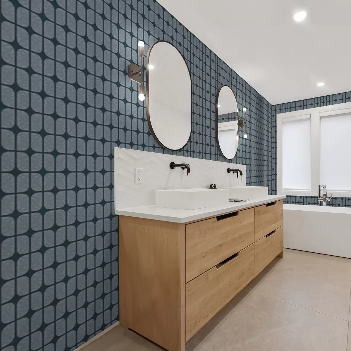 Ταπετσαρία Σκούρο μπλε φόντο με γκρι μωσαϊκό από στρογγυλά πλακάκια a01068v1