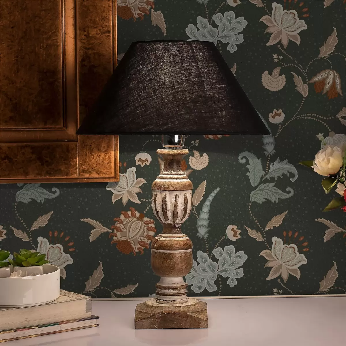 Ταπετσαρία Σκούρο πράσινο φόντο με διακοσμητικά λουλούδια και φύλλα a01086